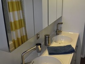 GuestBath_2849.jpg